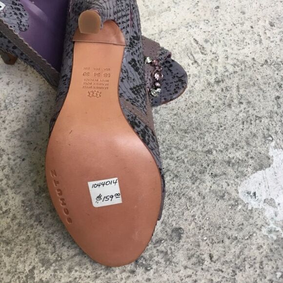 Schutz   - Picture 3 of 4